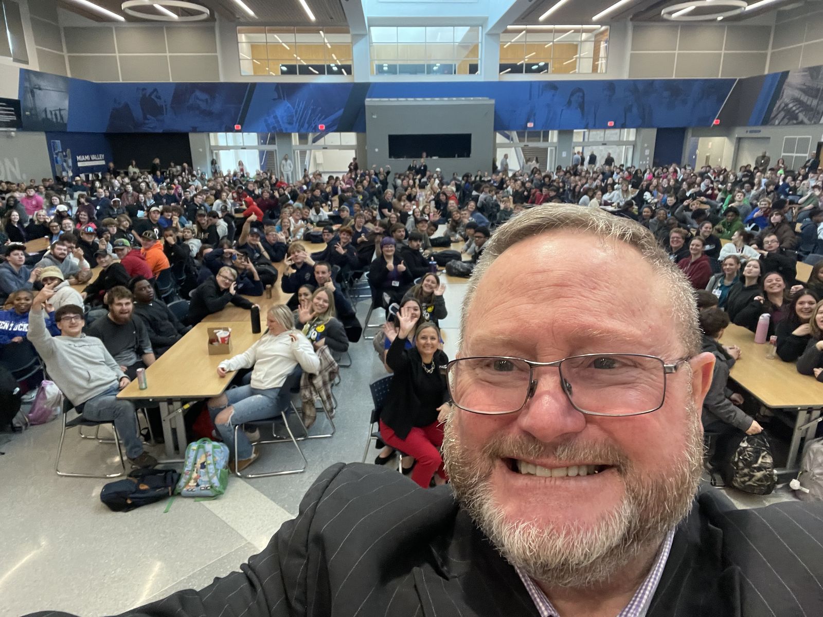 Eric Combs with a packed house of hundreds, hands raised